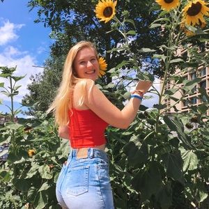 Meet your Posher, Ella